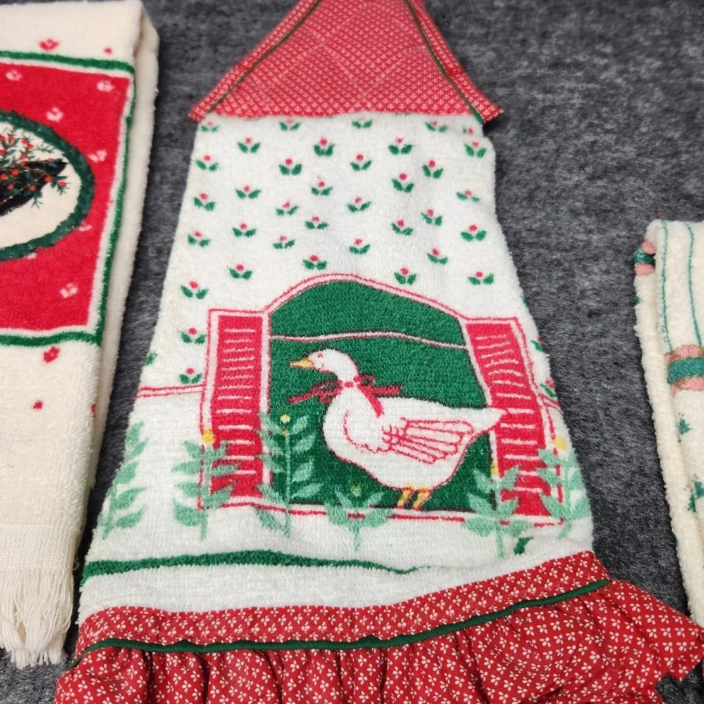 VTG Lot Christmas Country Dish Kitchen Towels Apron Potholder Goose Cottage